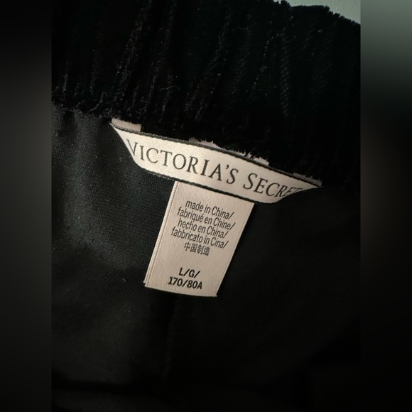 Victoria’s Secret Velvet Velour Shorts with Ruffles great condition - Picture 4 of 4